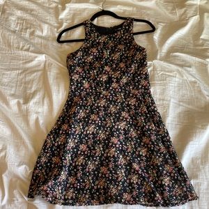 Black and floral dress with small cutout in front. Kids. Size: XL